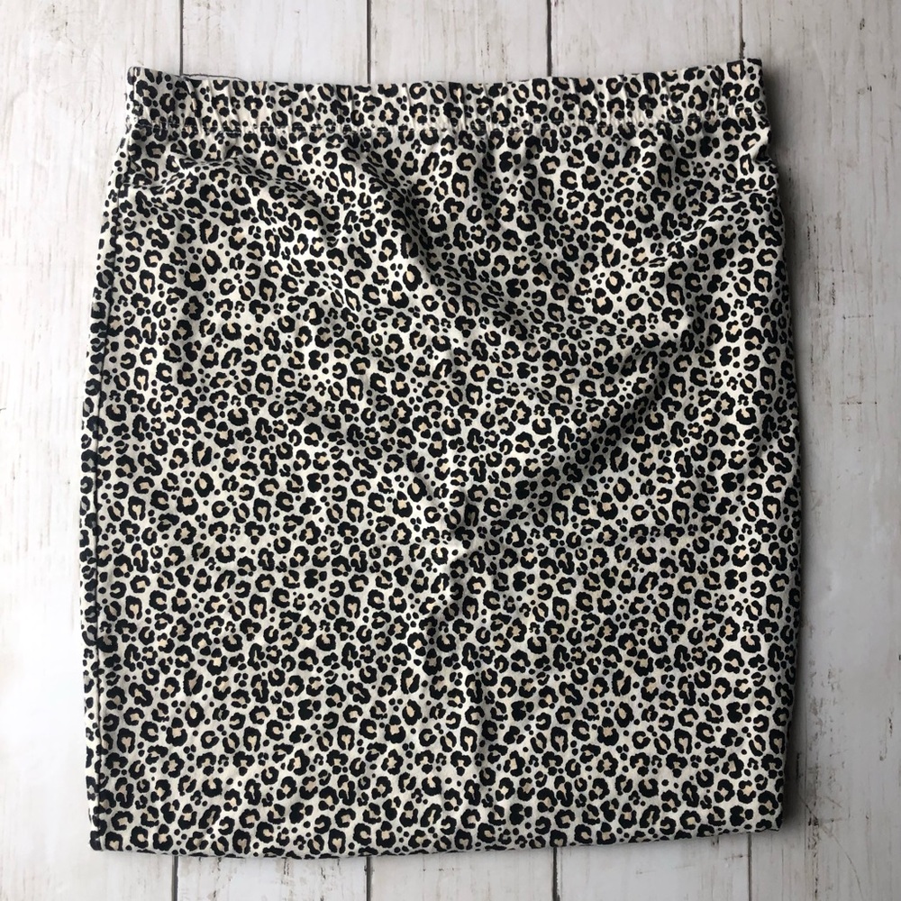 Leopard print mini skirt
